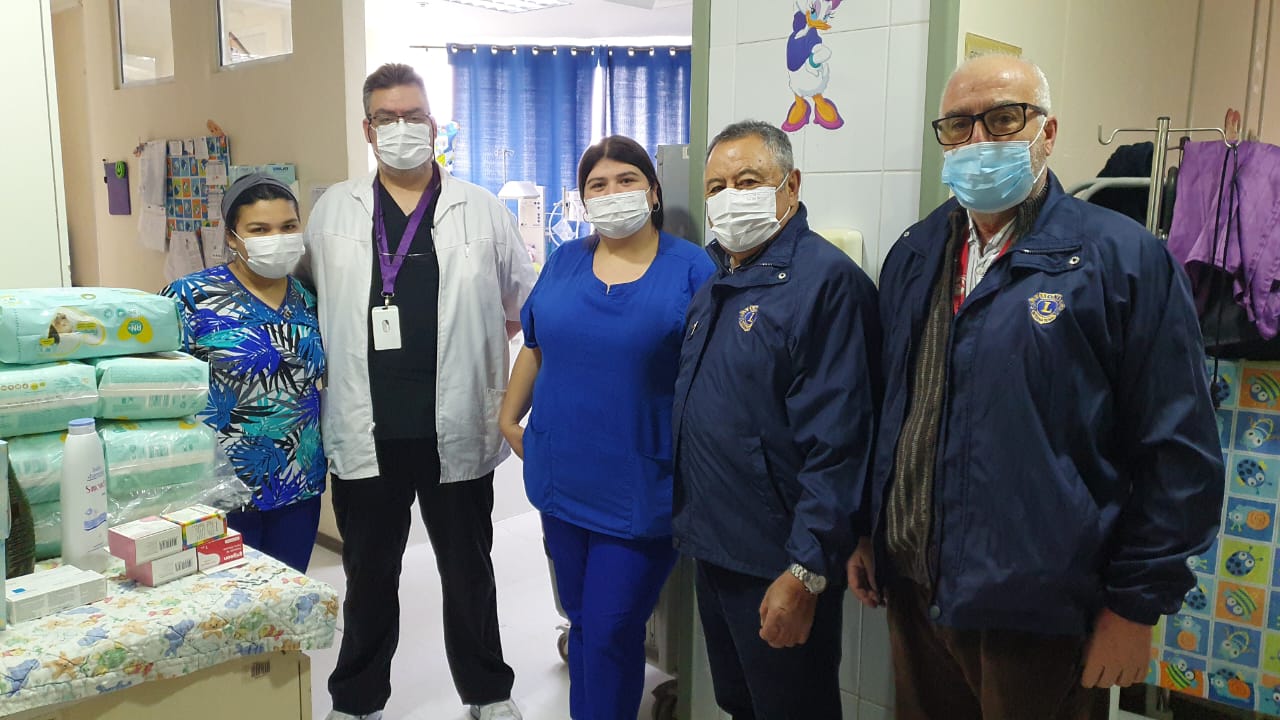 Club de Leones de Santa Cruz realiza importante donación a los servicios de Pediatría y Neonatología